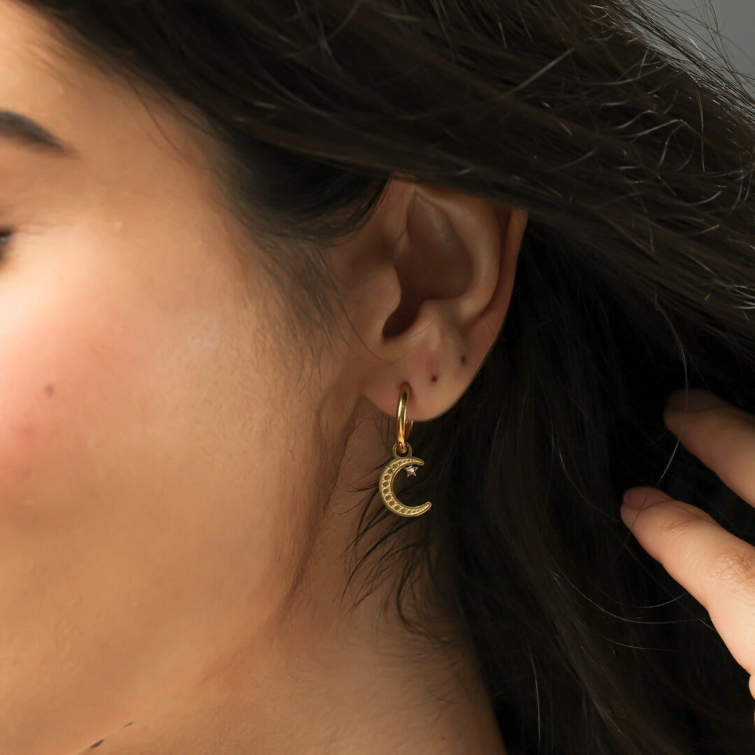 Arete de Aro Sol y Luna (Chapado en Oro 18K)