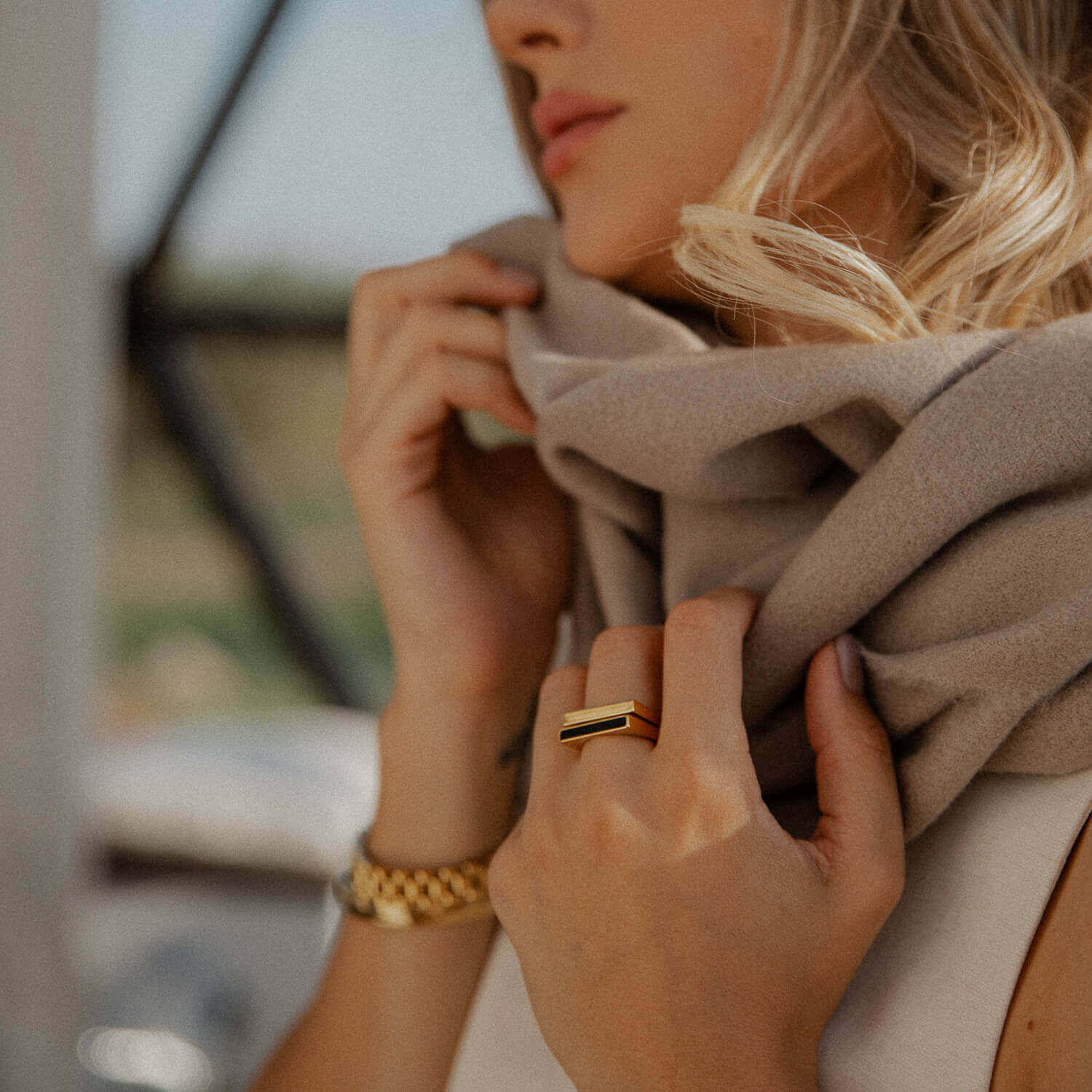 Anillo Cuadrado Geométrico Cesare (Chapado en Oro 18K)