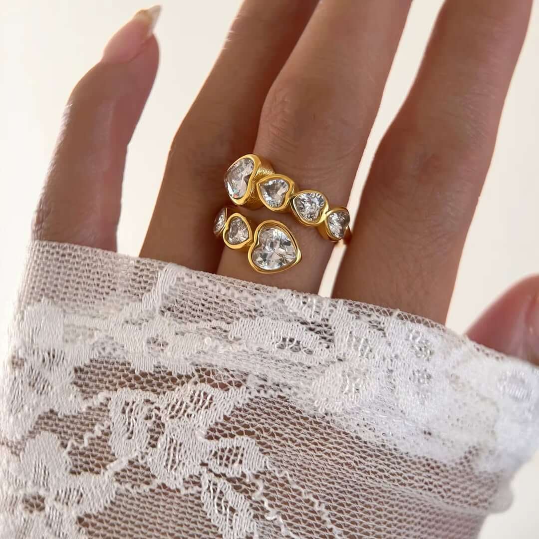 Anillo Corazones en Circonia Cúbica (Chapado en Oro 18K)