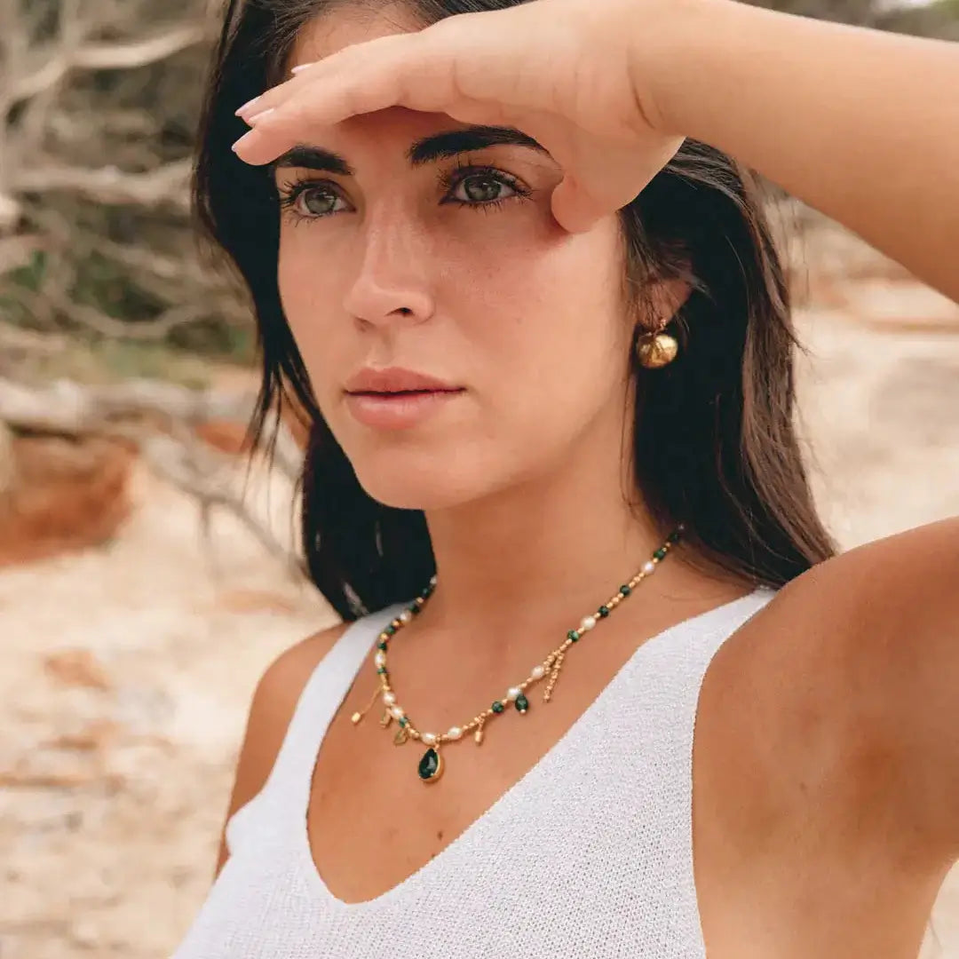 Collar de Perlas Reales con Colgante Verde (Chapado en Oro 18K)