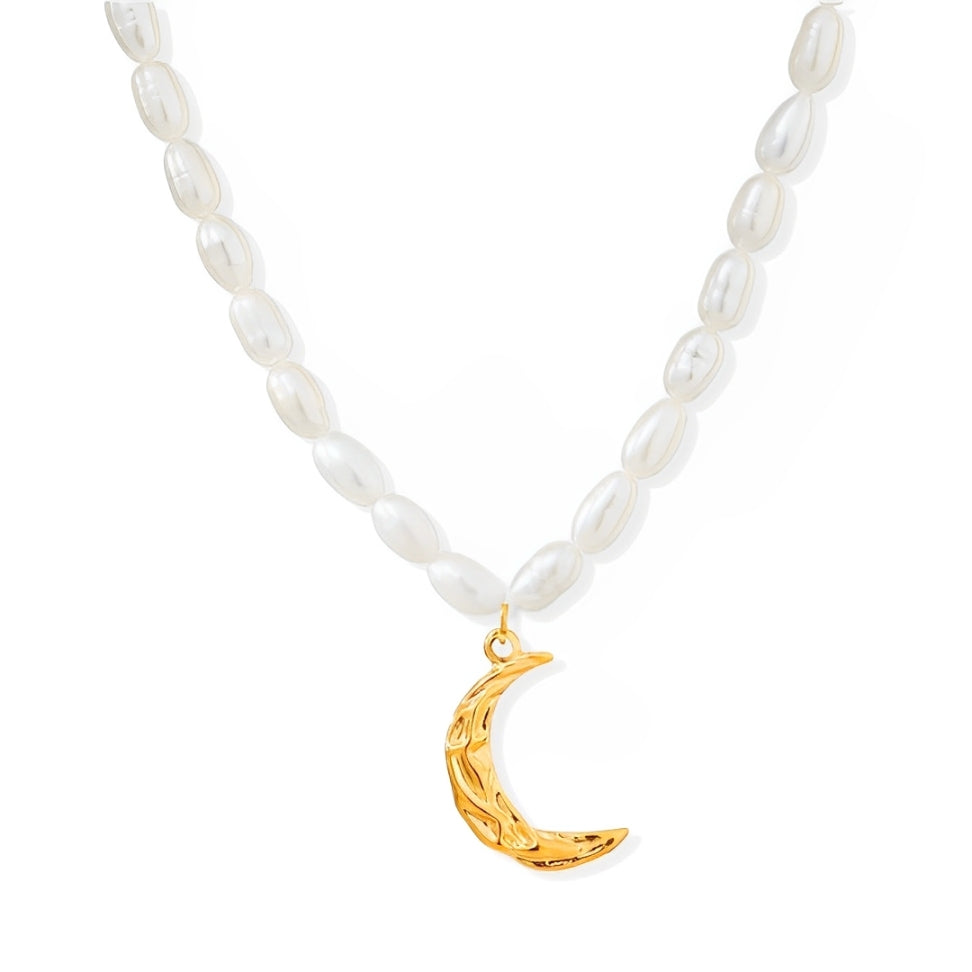Collar de Perlas Reales con Colgante de Luna (Chapado en Oro 18K)