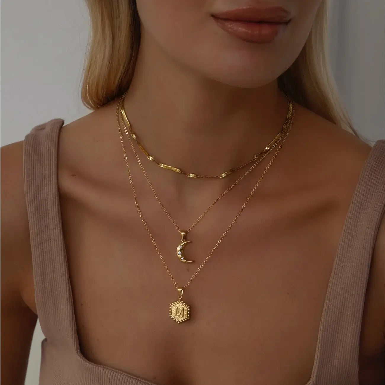 Collar Luna Creciente de Circonia (Chapado en Oro 18K)