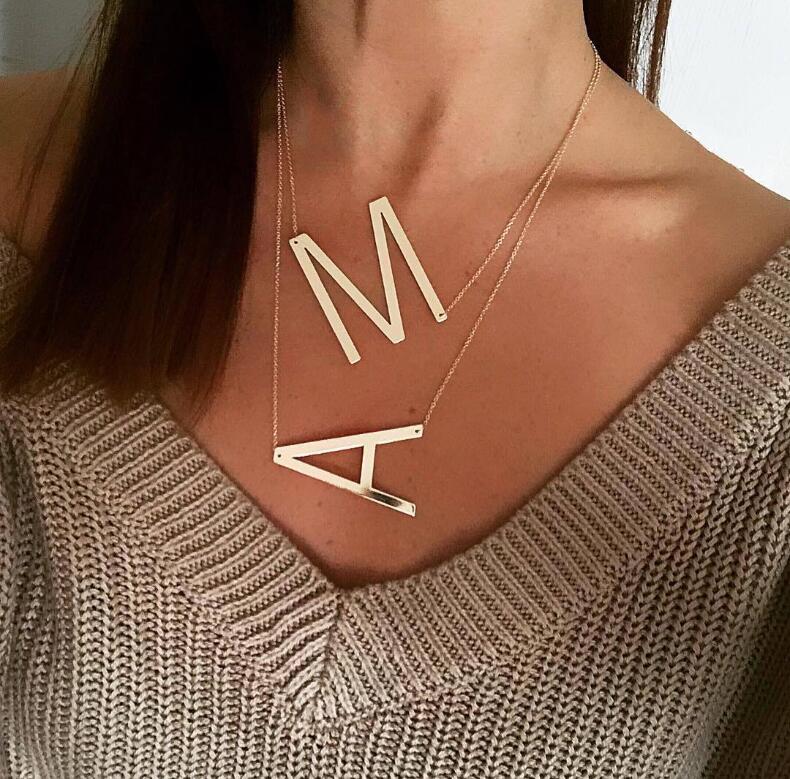 Collar Letra Inicial Grande (Chapado en Oro 18K)
