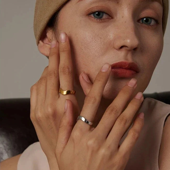 Anillo Olas Lucca Ajustable (Chapado en Oro 18K)