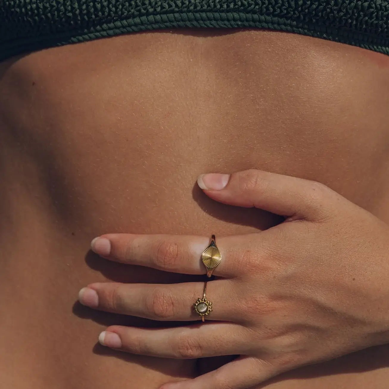 Anillo Sol Radiante Minimalista (Chapado en Oro)