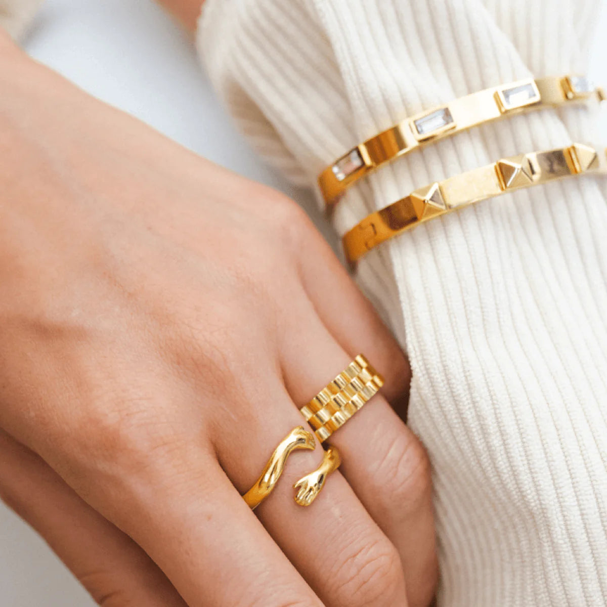 Anillo Abrazo (Chapado en Oro 18K)