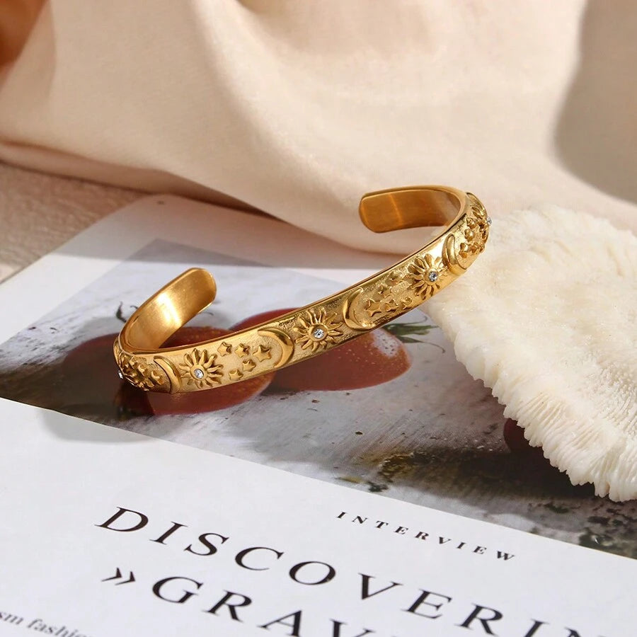 Pulsera Celeste Sol y Luna con Cristales de Circonia (Chapado en Oro 18K)