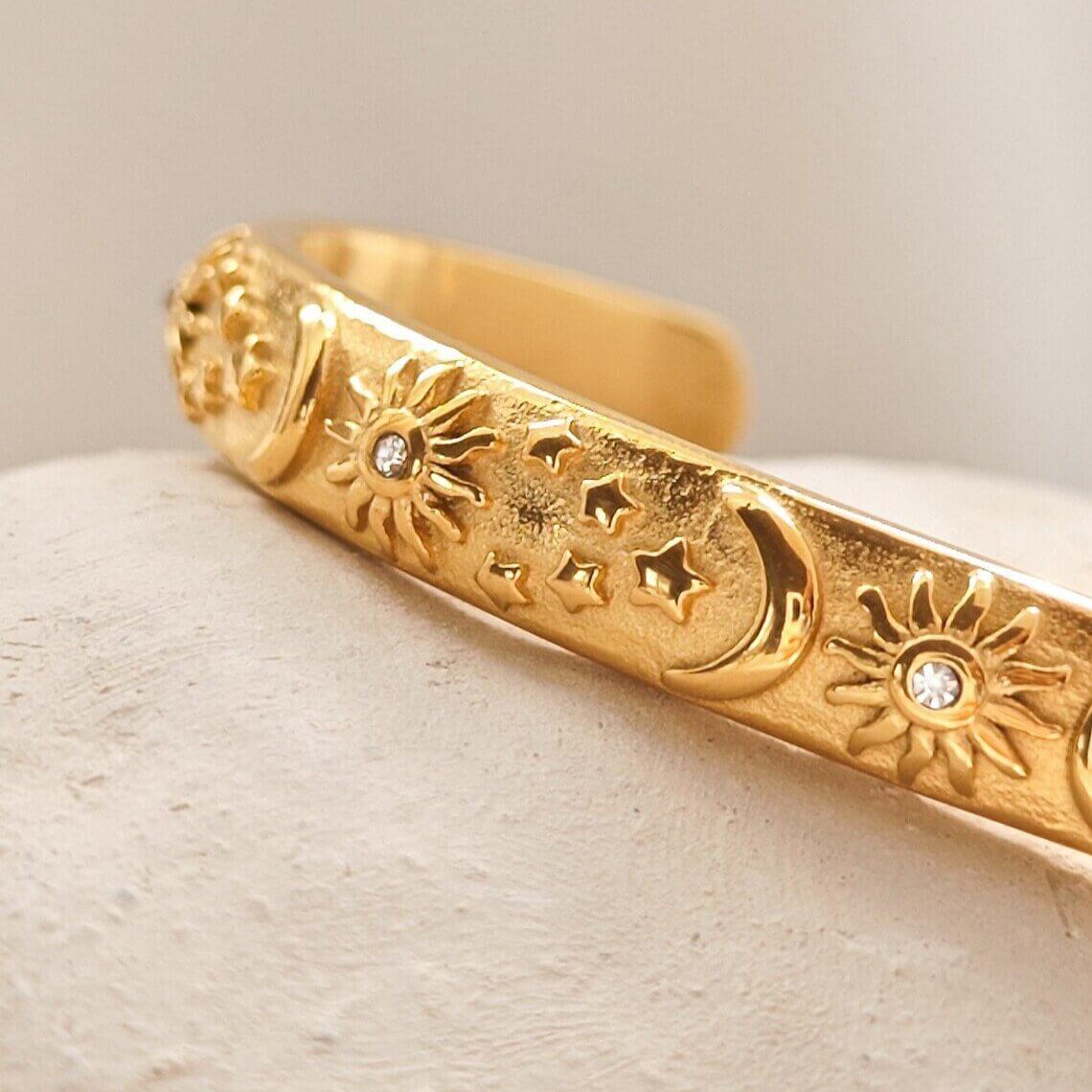 Brazalete Celeste Sol y Luna con Cristales de Circonia (Chapado en Oro 18K)