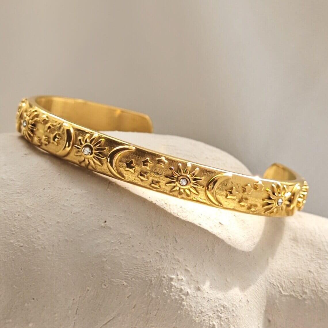 Brazalete Celeste Sol y Luna con Cristales de Circonia (Chapado en Oro 18K)