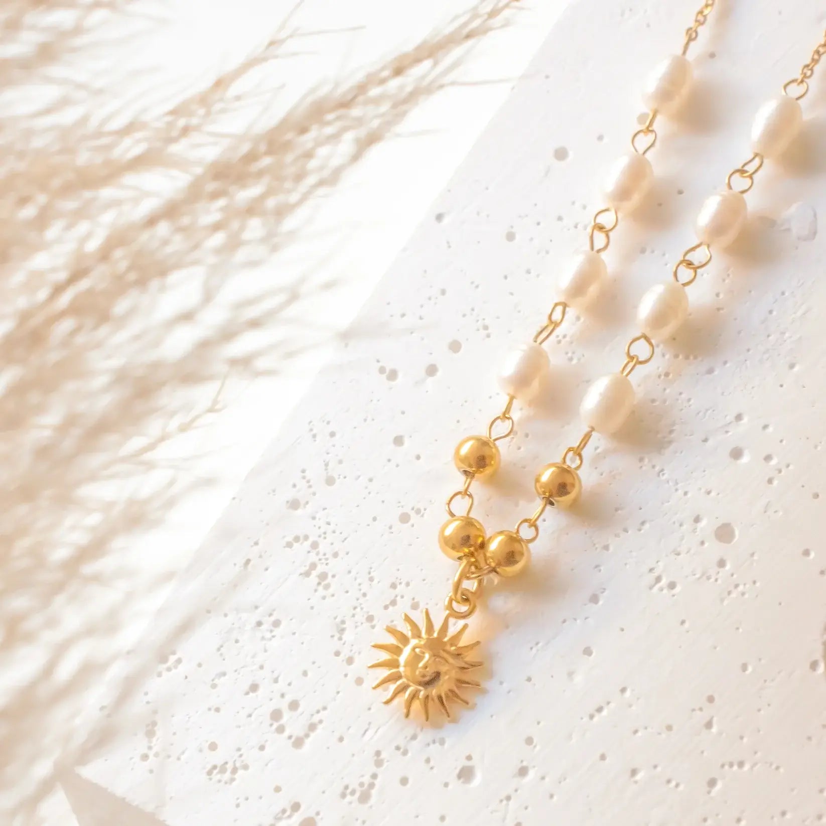 Collar Sol con Perlas (Chapado en Oro)