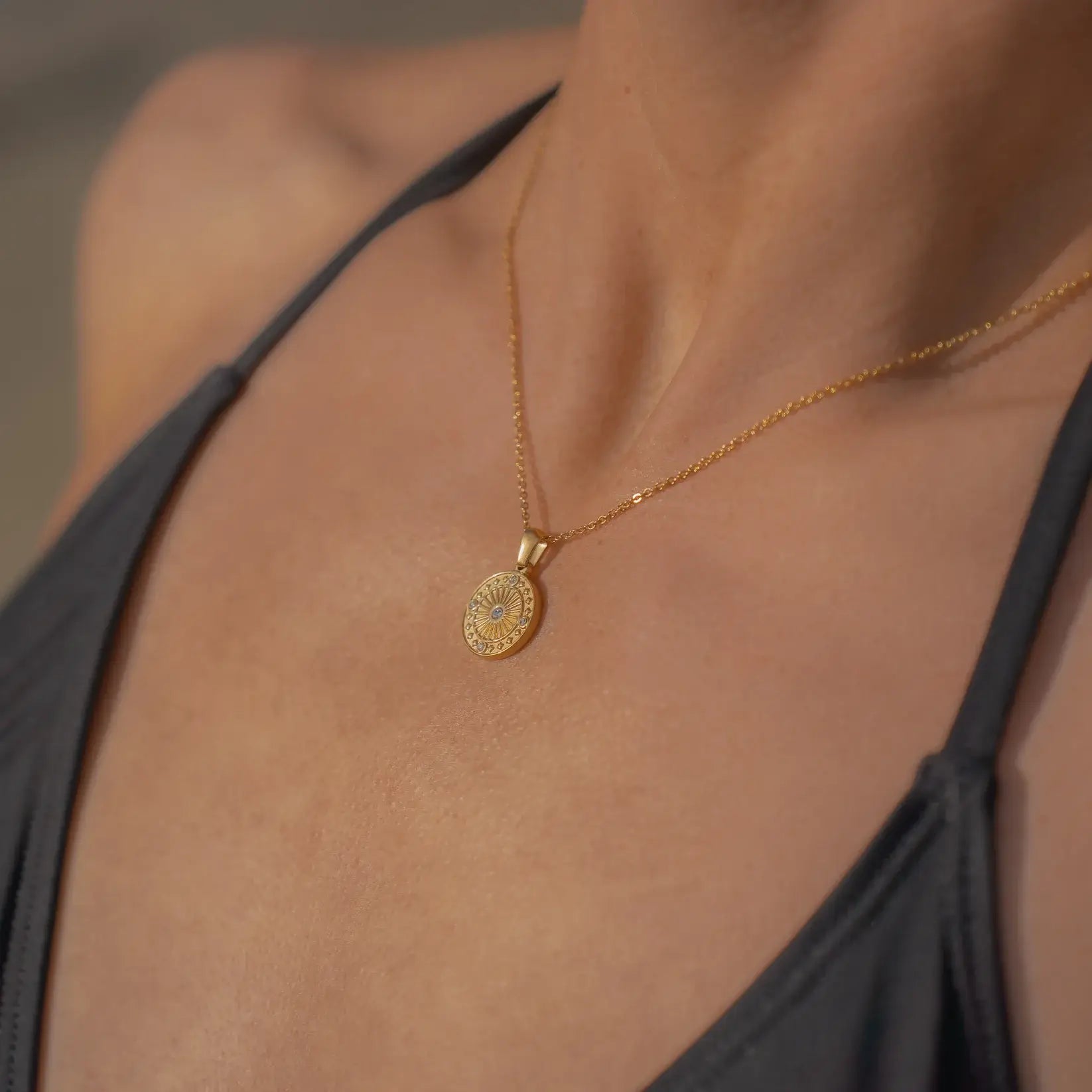 Collar Sol con Circonias (Chapado en Oro)