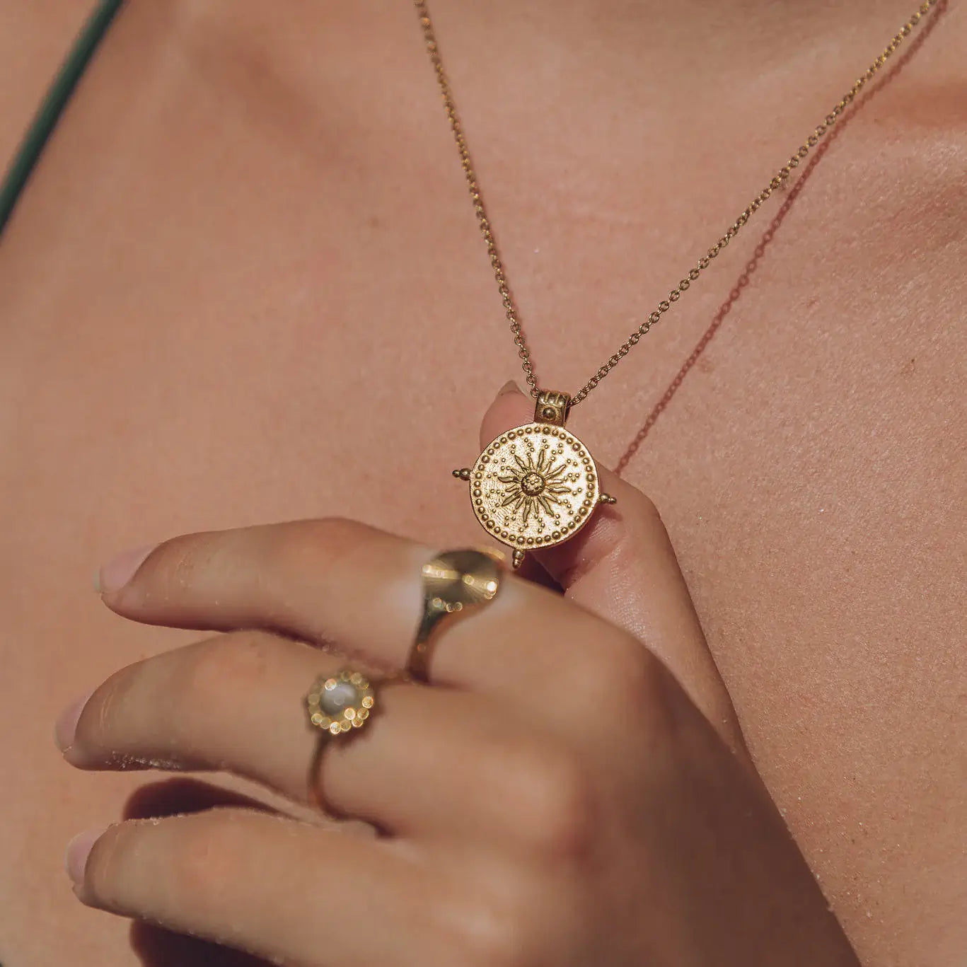 Collar Sol Divino (Chapado en Oro de 18K)