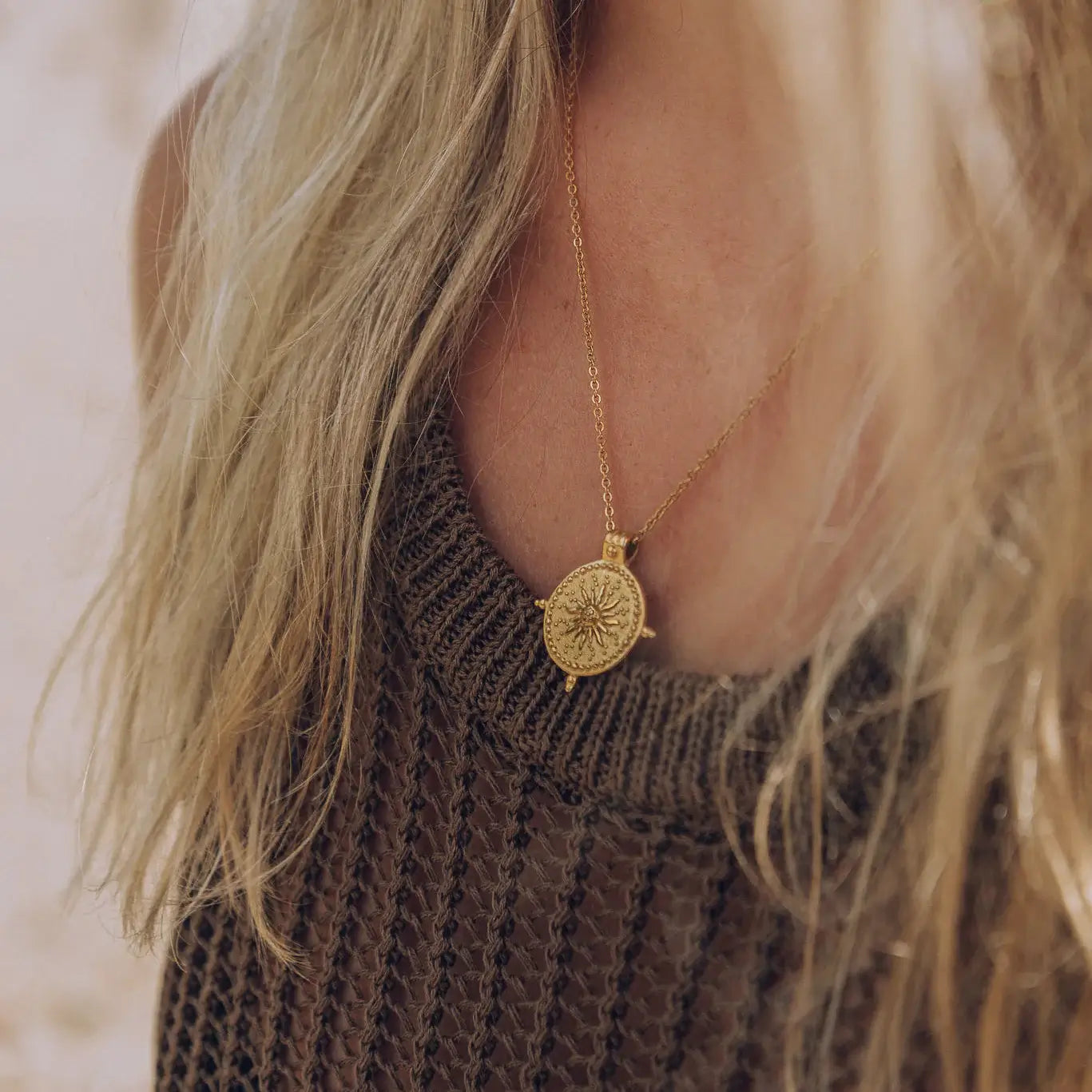 Collar Sol Divino (Chapado en Oro de 18K)