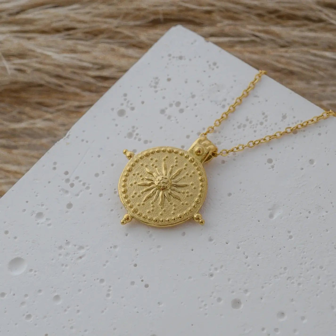 Collar Sol Divino (Chapado en Oro de 18K)