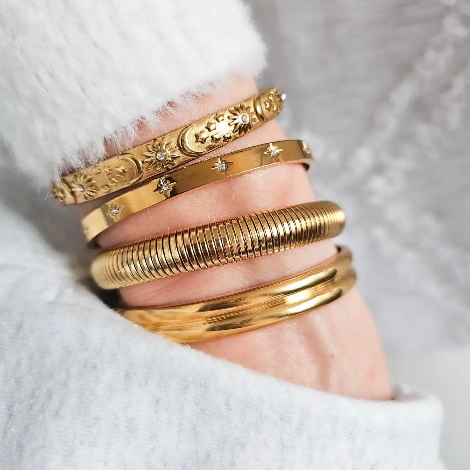 Pulsera Minimalista Louise Circonia (Chapado en Oro 18K)