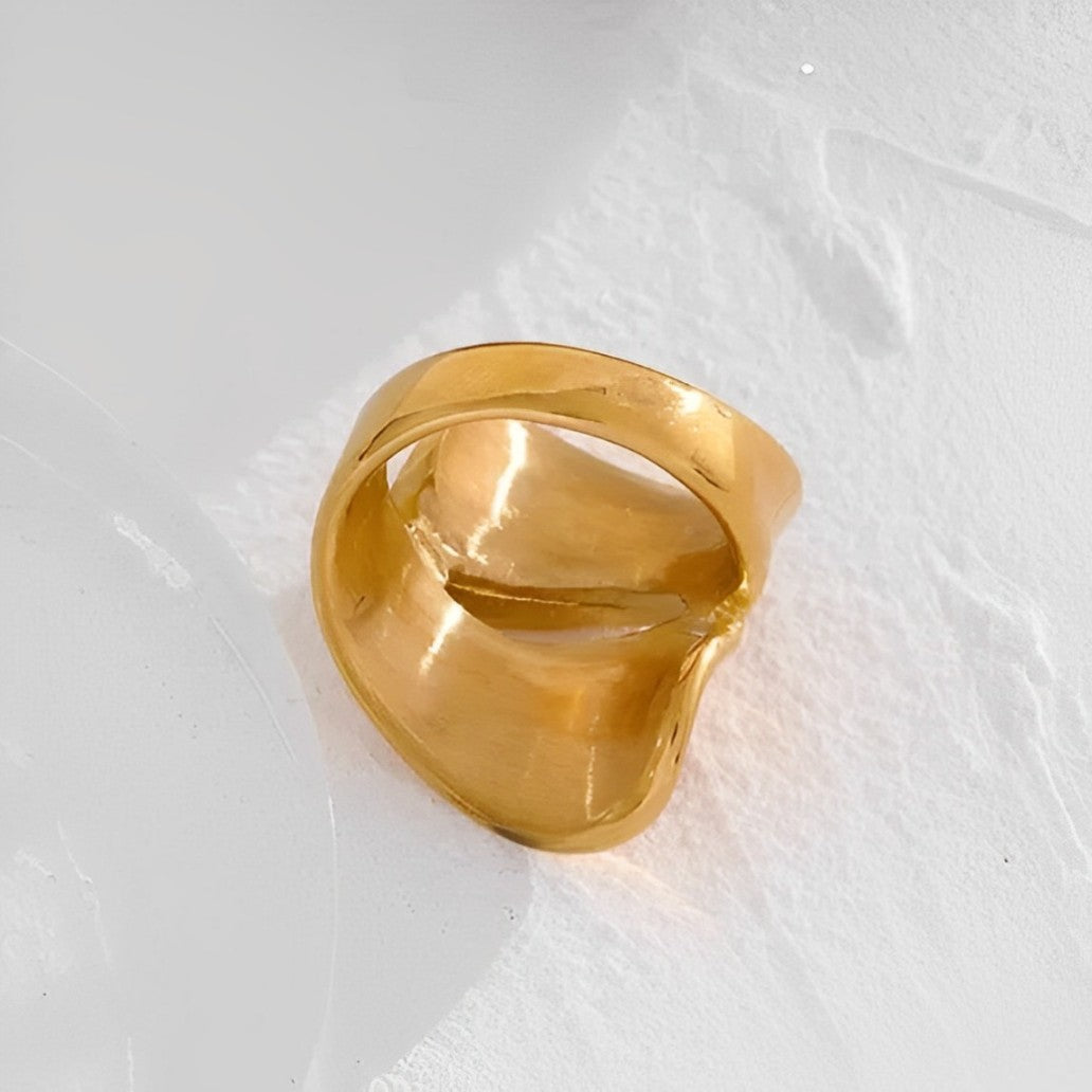 Anillo Voluta Elegancia (Chapado en Oro 18K)