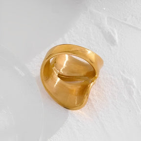 Anillo Voluta Elegancia (Chapado en Oro 18K)