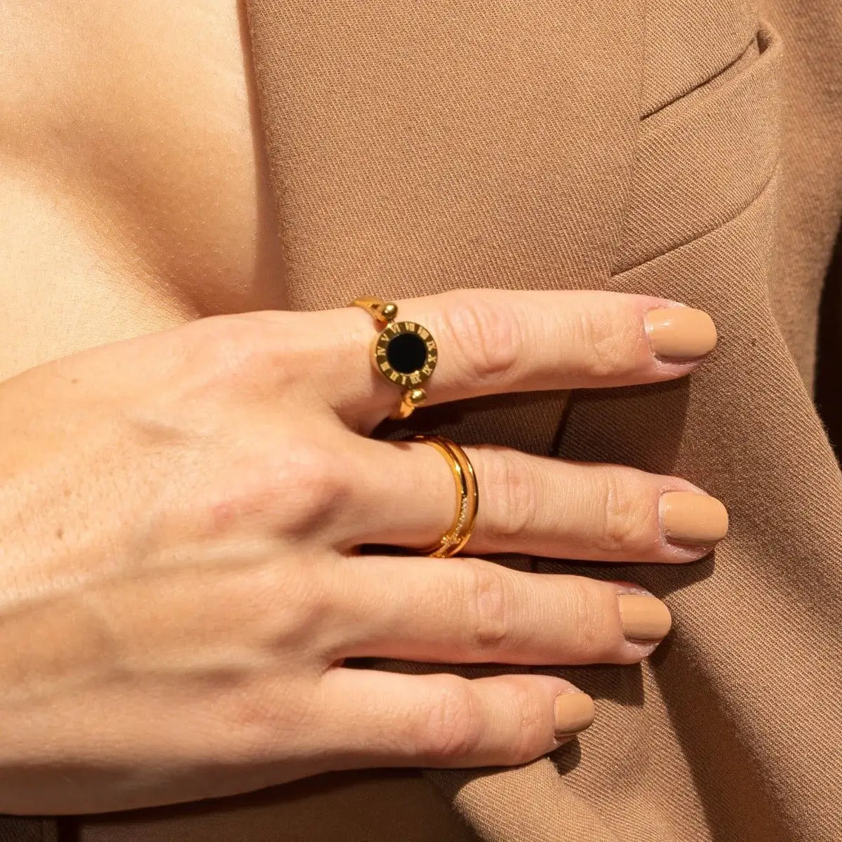 Anillo Giratorio con Números Romanos (Chapado en Oro)