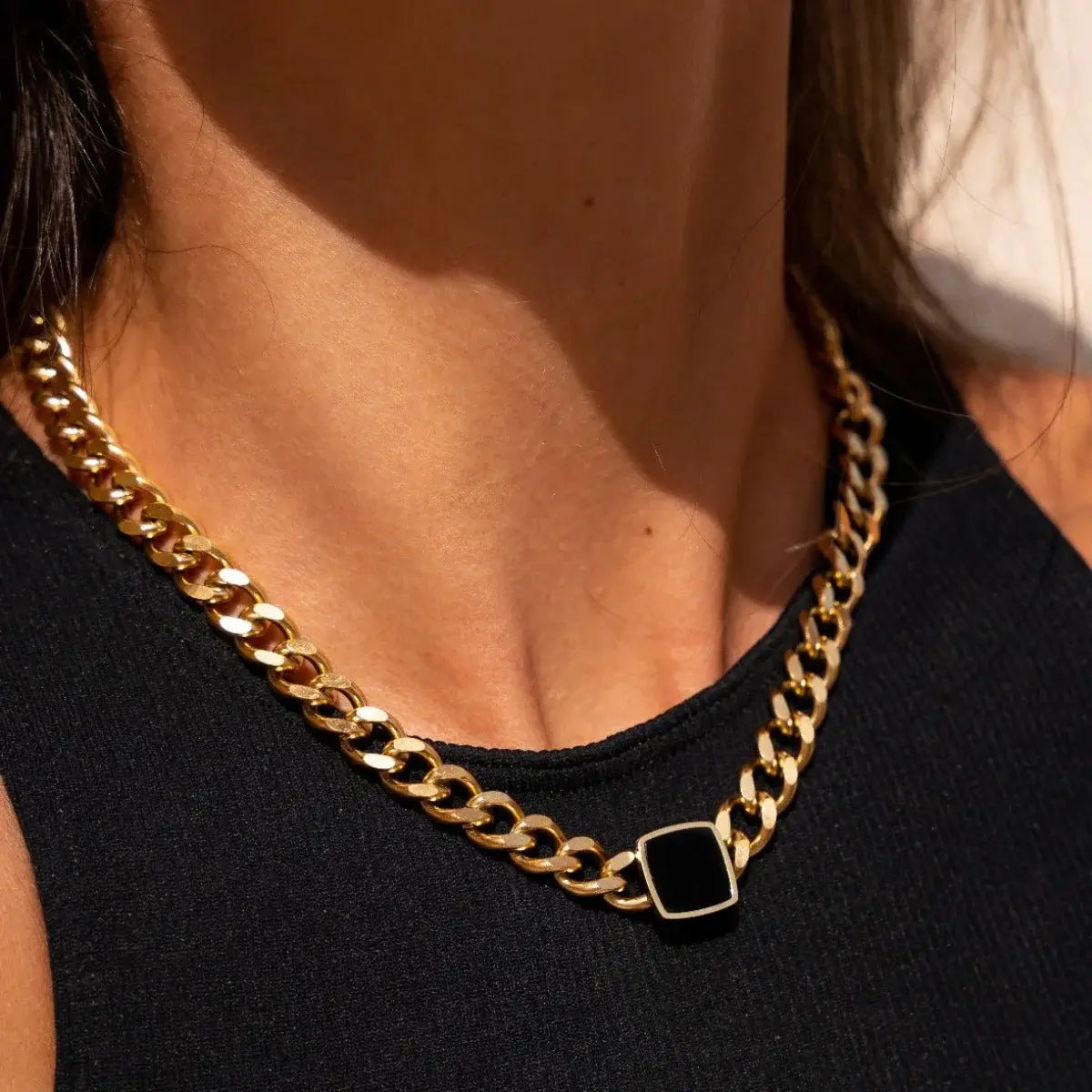 Collar de Cadena Ónix Cuadrado (Chapado en Oro)