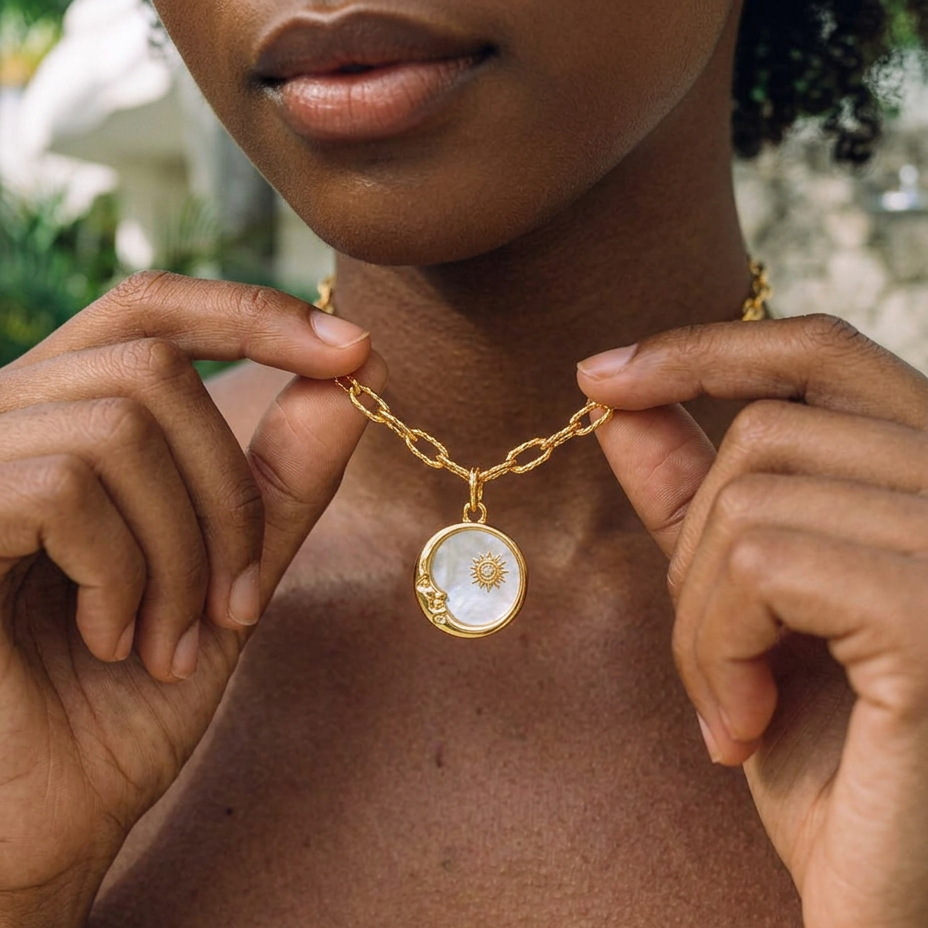 Collar Marsella Sol y Luna (Baño en Oro 18K)