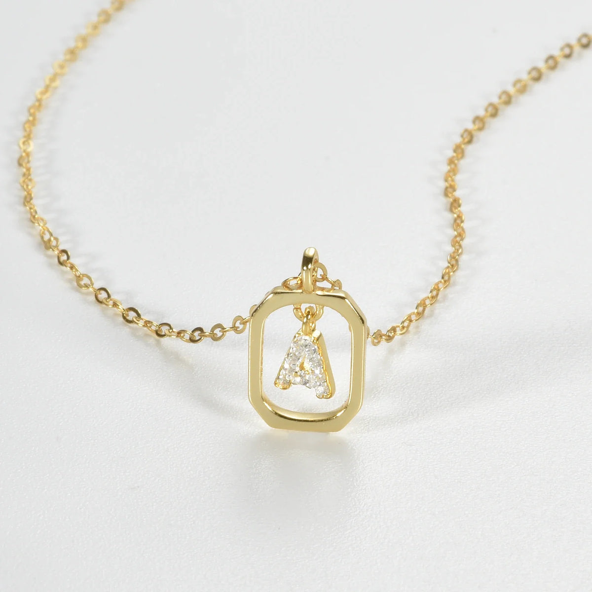 Collar Iniciales con Zirconia (Chapado en Oro 18K)