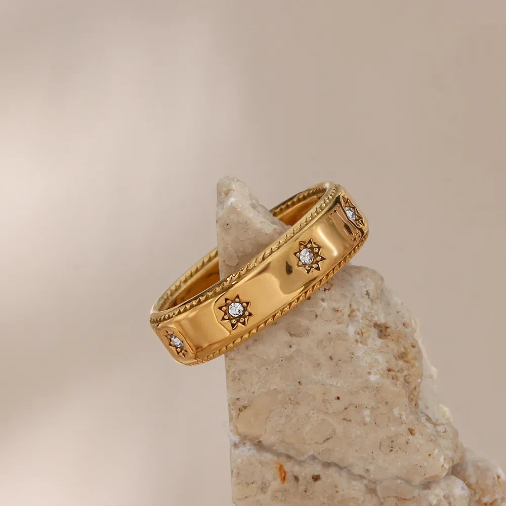 Anillo Stella con Cristales de Circonia (Chapado en Oro 18K)