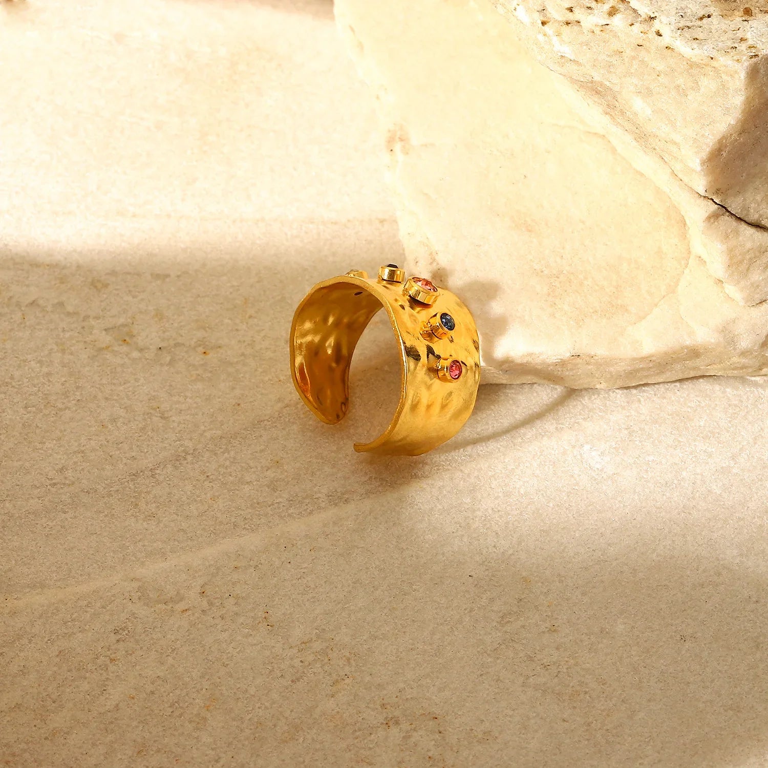 Anillo Queen Textura Martillada (Chapado en Oro 18K)