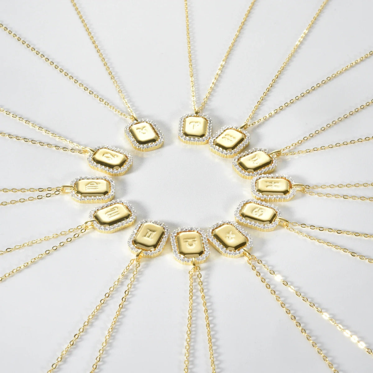 Collar 12 Signos del Zodíaco Circonia (Chapado en Oro 18K)