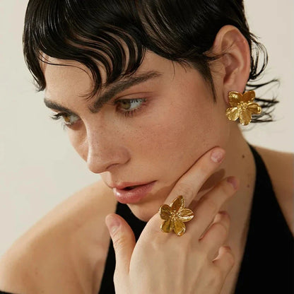 Arete Flor de Cerezo (Chapado en Oro 18K)