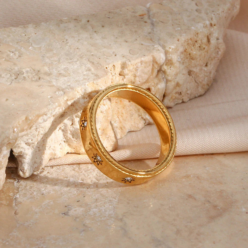 Anillo Stella con Cristales de Circonia (Chapado en Oro 18K)