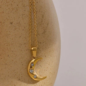 Collar Luna Creciente de Circonia (Chapado en Oro 18K)