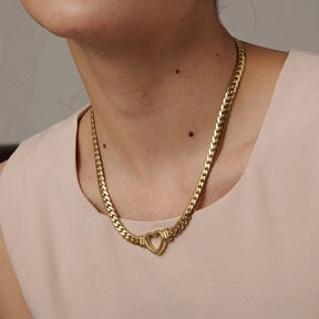 Collar Corazón con Cadena de Eslabones Gruesos (Chapado en Oro 18K)