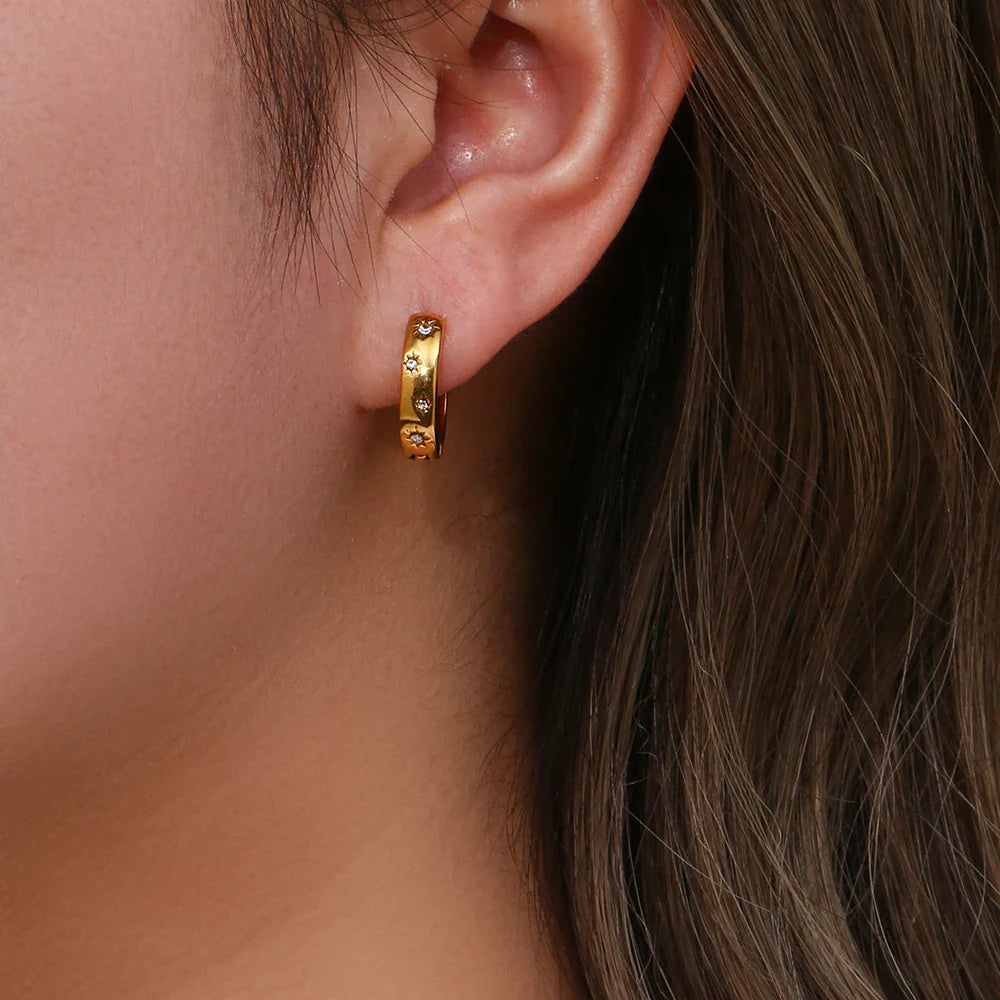 Arete Stella Circonia (Chapado en Oro 18K)