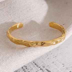 Brazalete Torino Textura Martillada (Chapado en Oro 18K)