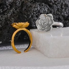 Anillo Flor de Loto Ajustable (Chapado en Oro 18K)