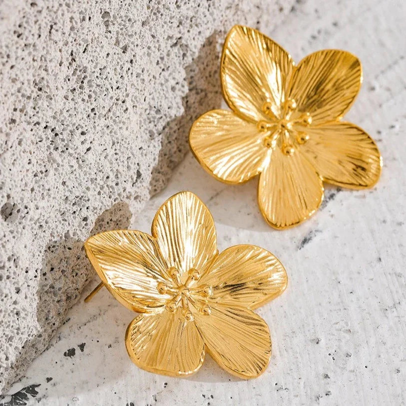 Arete Flor de Cerezo (Chapado en Oro 18K)