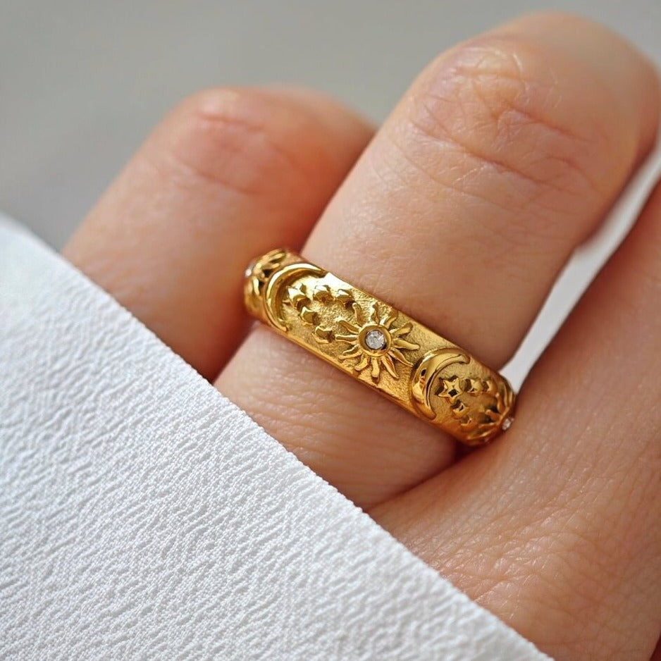 Anillo Celeste Sol y Luna Circonia (Chapado en Oro 18K)