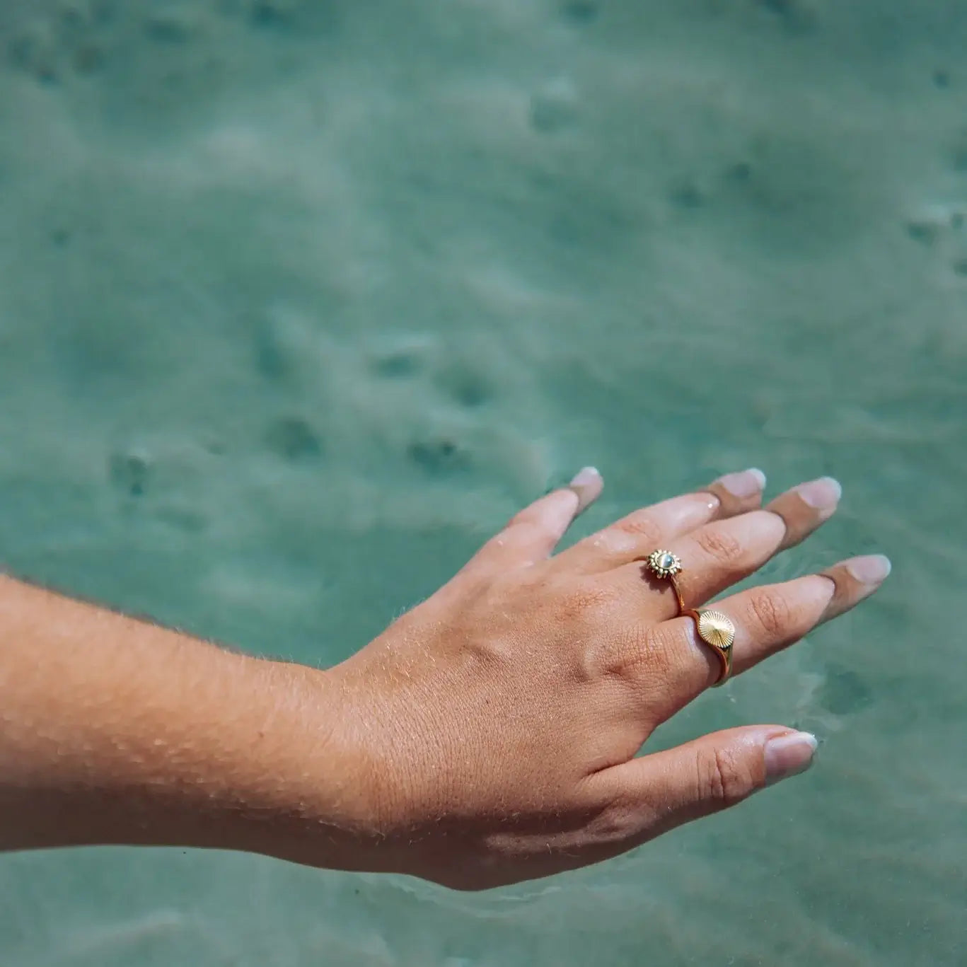 Anillo Sol Radiante Minimalista (Chapado en Oro)