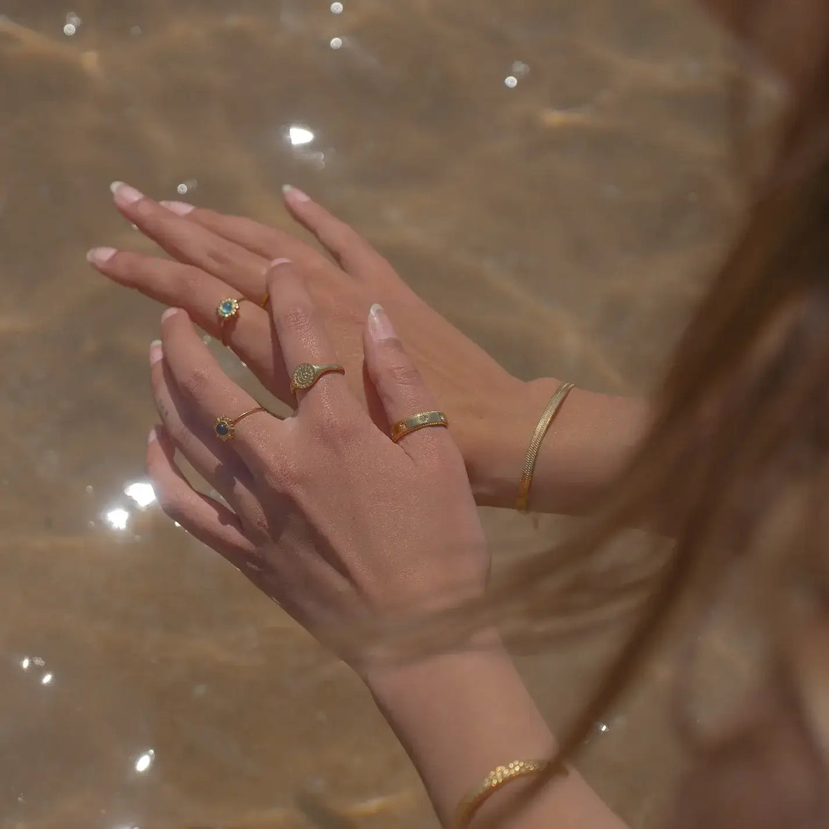 Anillo Stella con Cristales de Circonia (Chapado en Oro 18K)