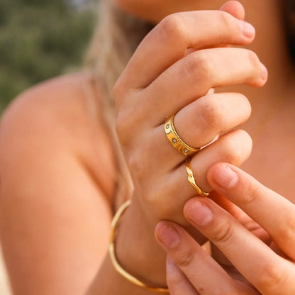 Anillo Stella con Cristales de Circonia (Chapado en Oro 18K)