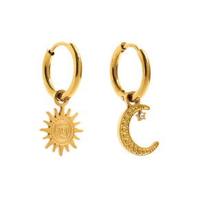 Arete de Aro Sol y Luna (Chapado en Oro 18K)