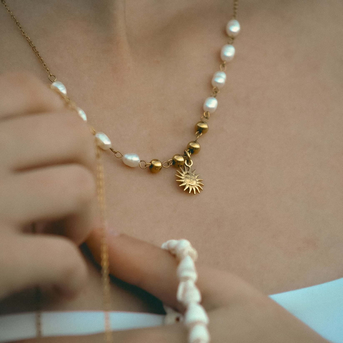 Collar Sol con Perlas (Chapado en Oro)