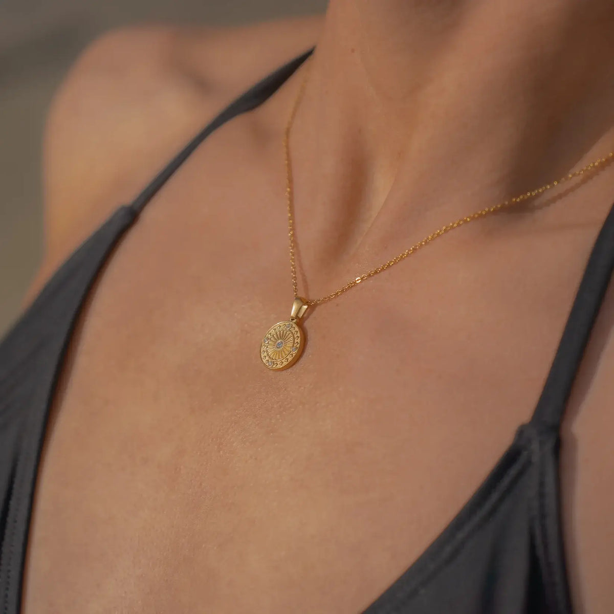 Collar Sol con Circonias (Chapado en Oro)