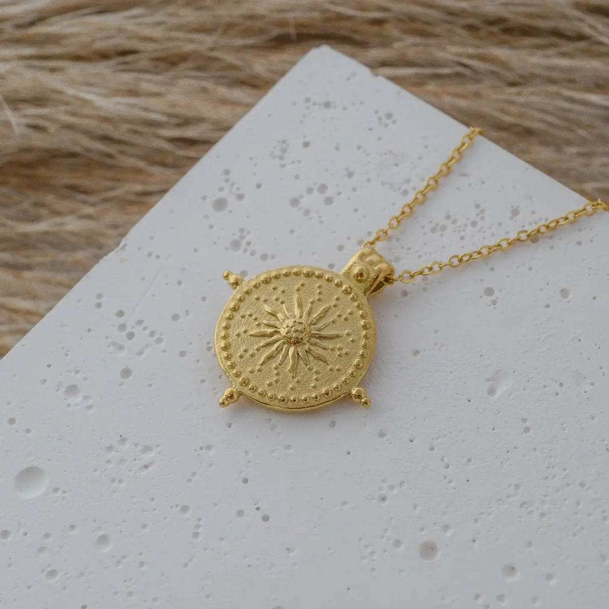 Collar Sol Divino (Chapado en Oro de 18K)