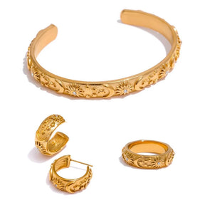 Conjunto Celeste: Brazalete + Arete + Anillo (Chapado en Oro 18K)