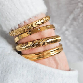 Pulsera Minimalista Louise Circonia (Chapado en Oro 18K)