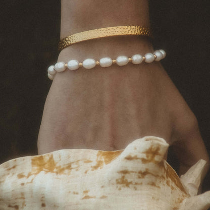 Pulsera Clásica de Perlas Naturales (Chapada en Oro)