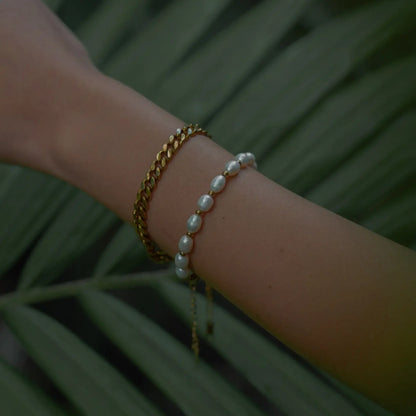 Pulsera Clásica de Perlas Naturales (Chapada en Oro)